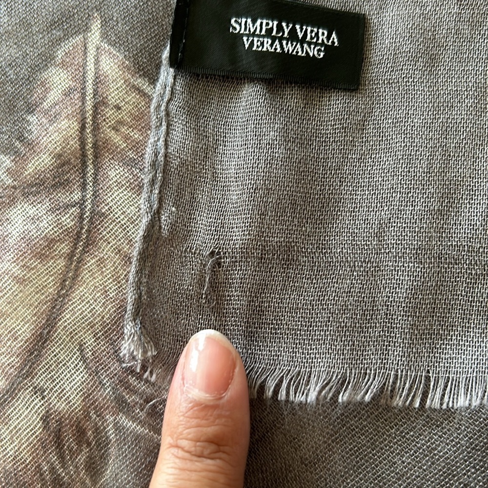 Simply Vera | Womens Oversized Feather Print Shawl/Scarf w/ Fringe - Size OS - Picture 11 of 11